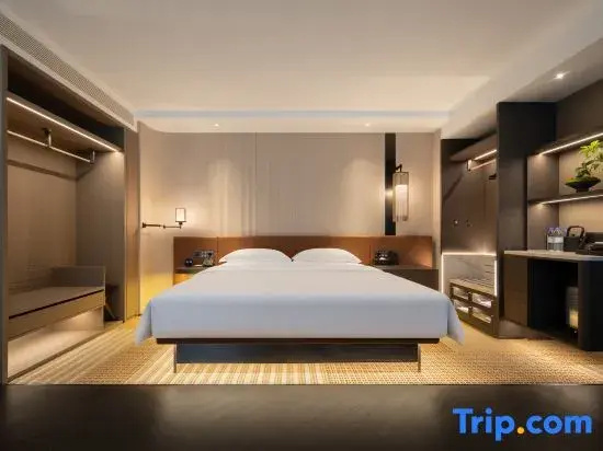 Suite with city view
