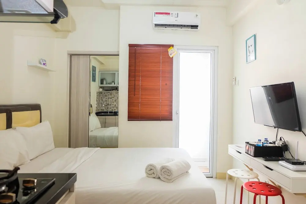 Cozy Studio Apartment Connected to Mall at Green Pramuka