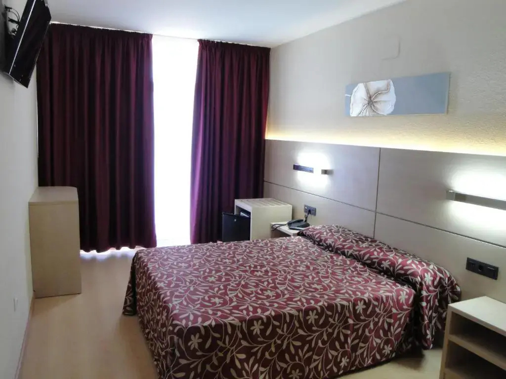 Superior Double room with balcony (full double bed)