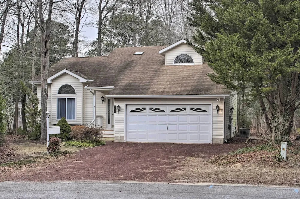 Pool Access, Deck & Grill: Ocean Pines Getaway