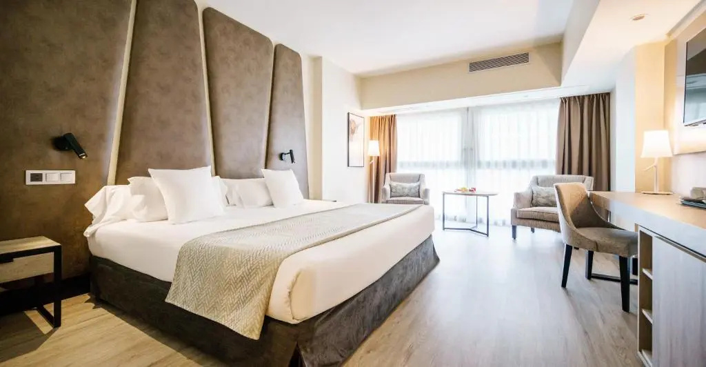 Ilunion Malaga Hotel - Chambres