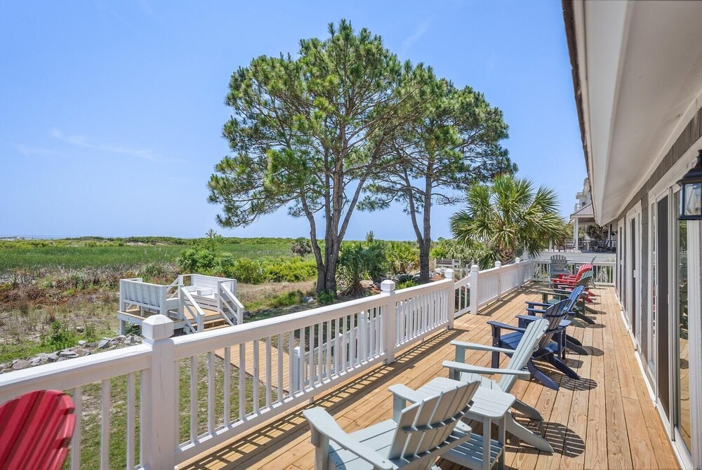 Cottage with balcony and with ocean view