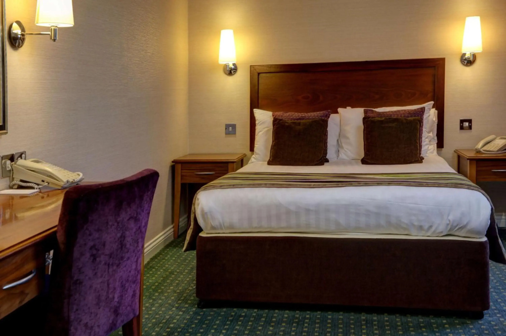 The Bull Hotel, Peterborough - Général