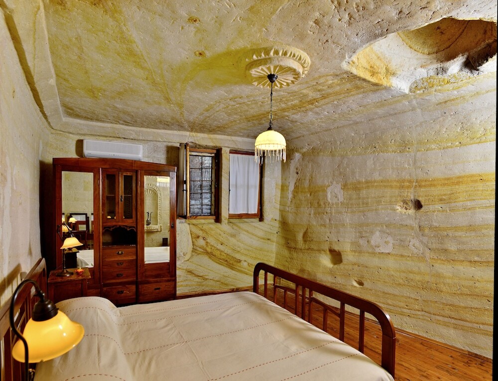 Esbelli Evi by null