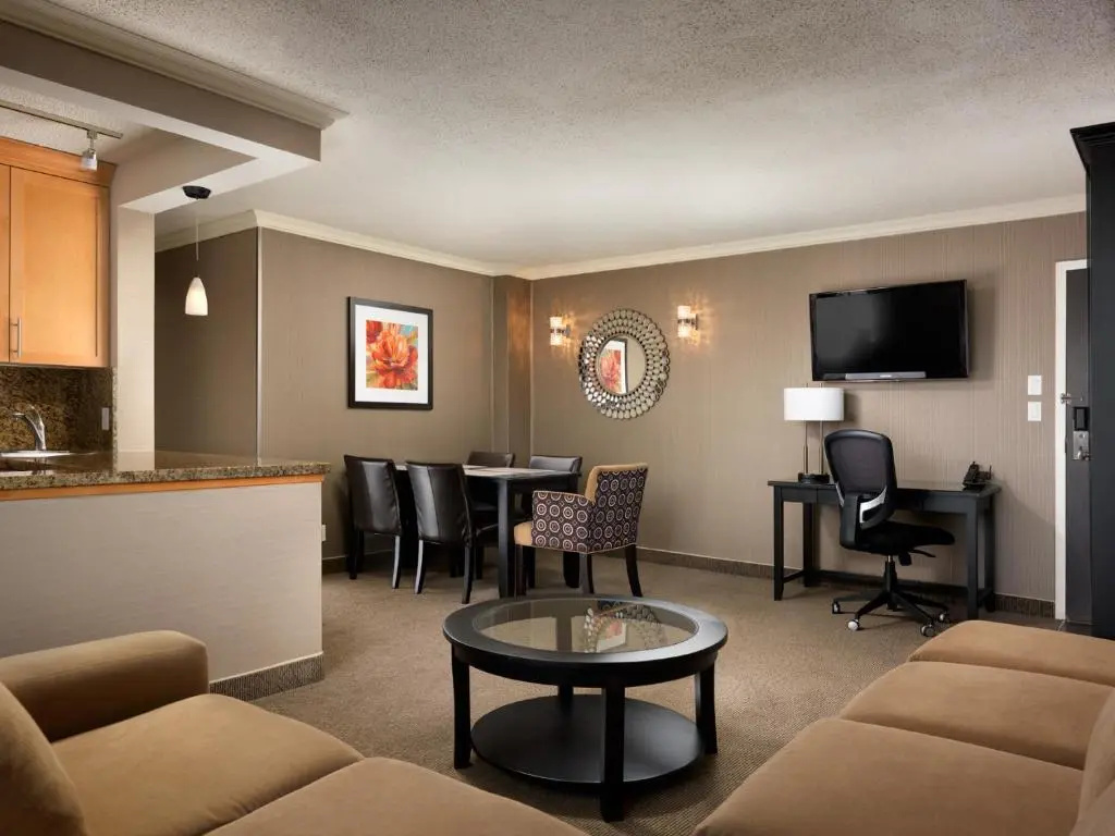 Deluxe Suite with water view