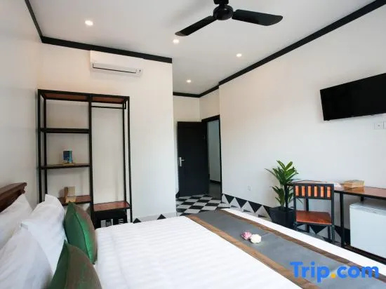 Deluxe Double room with balcony (full double bed)