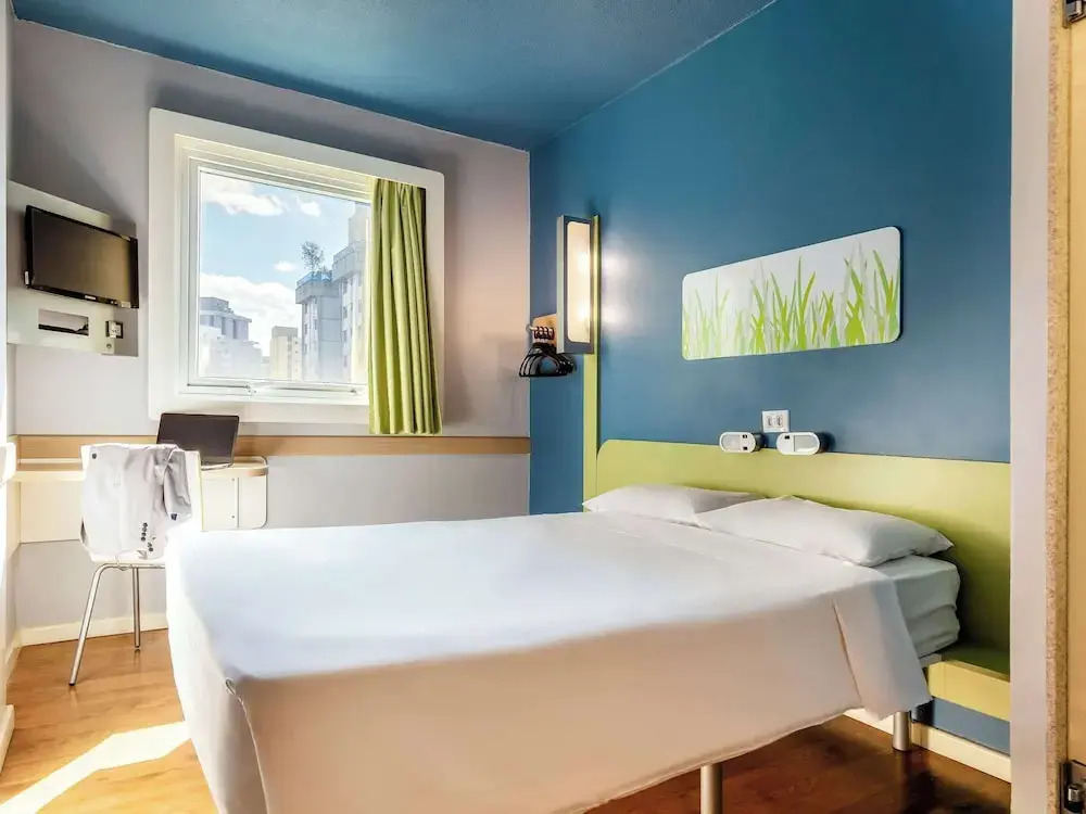 Двухместный номер Standard двуспальная кровать в ibis budget BH Afonso Pena Savassi
