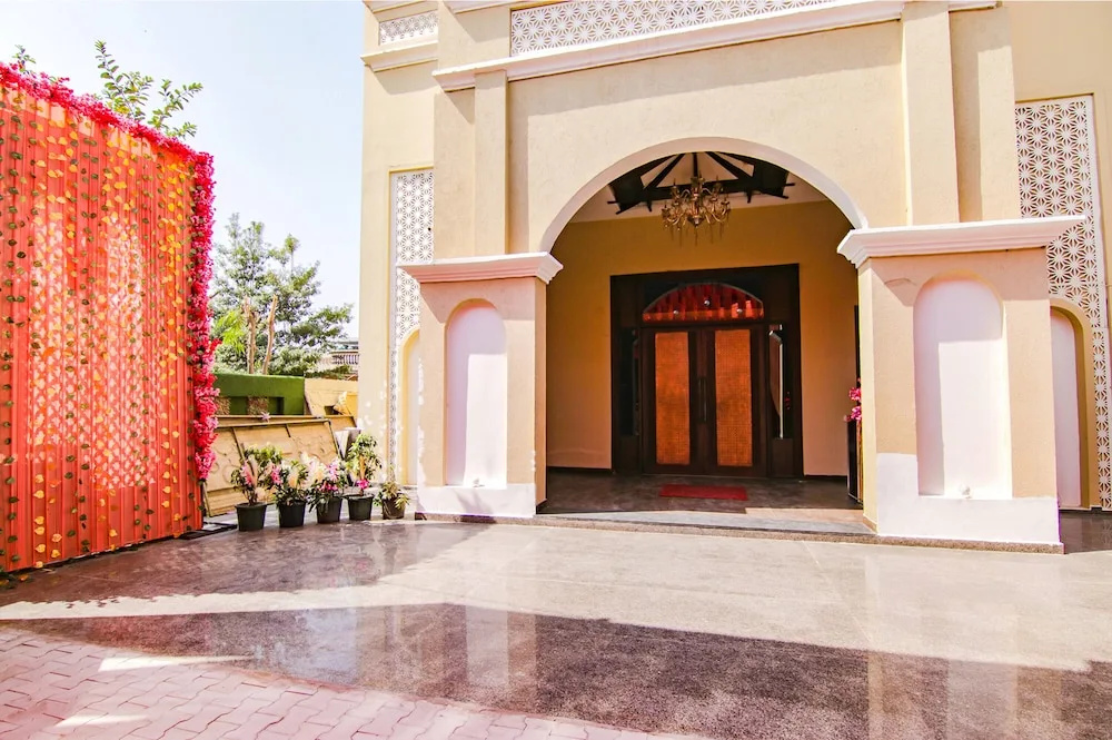 Fabhotel Prime Royal Maple