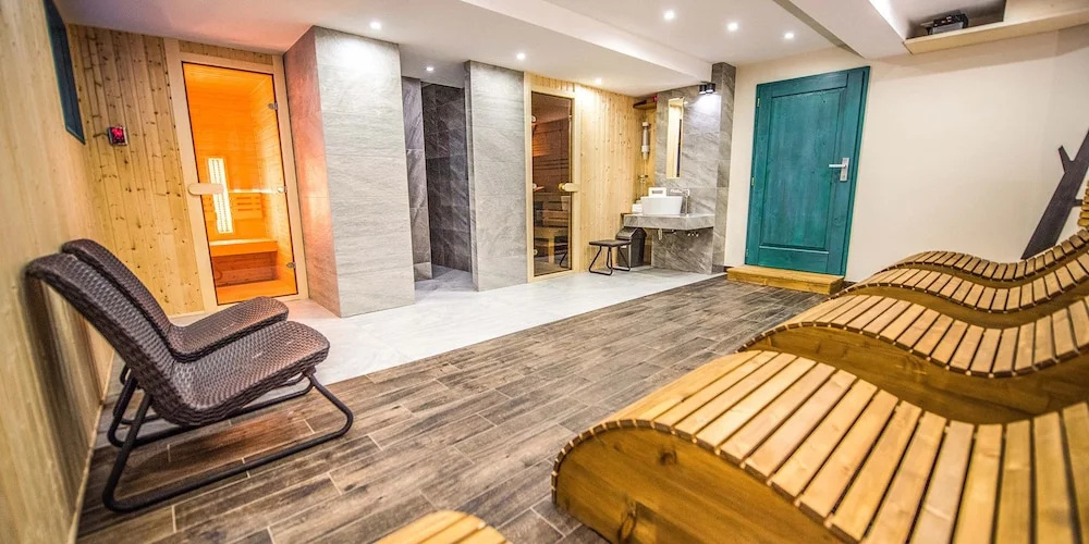 Lobby & Reception