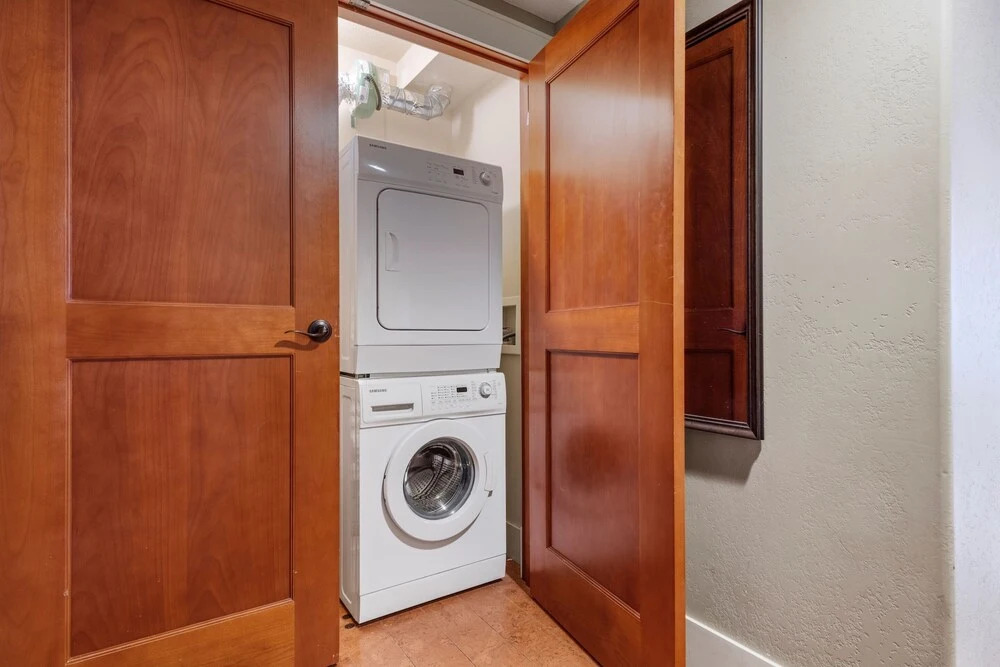 Exquisite 2BR/2BTH Luxury Condo with Mountain View - фото 15