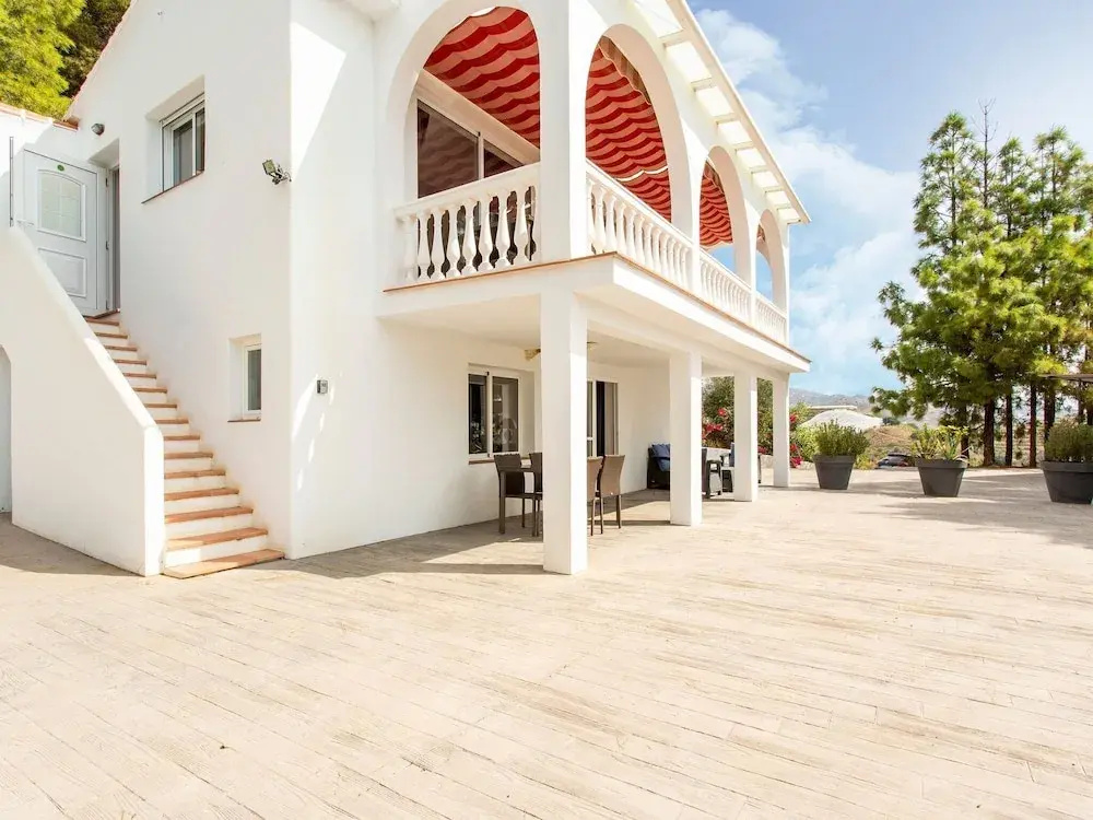 Gorgeous Villa with Private Swimming Pool in Algarrobo-Costa