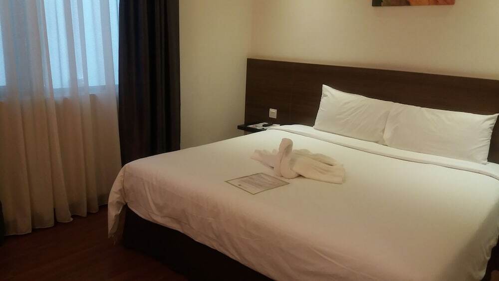 Fuller Hotel