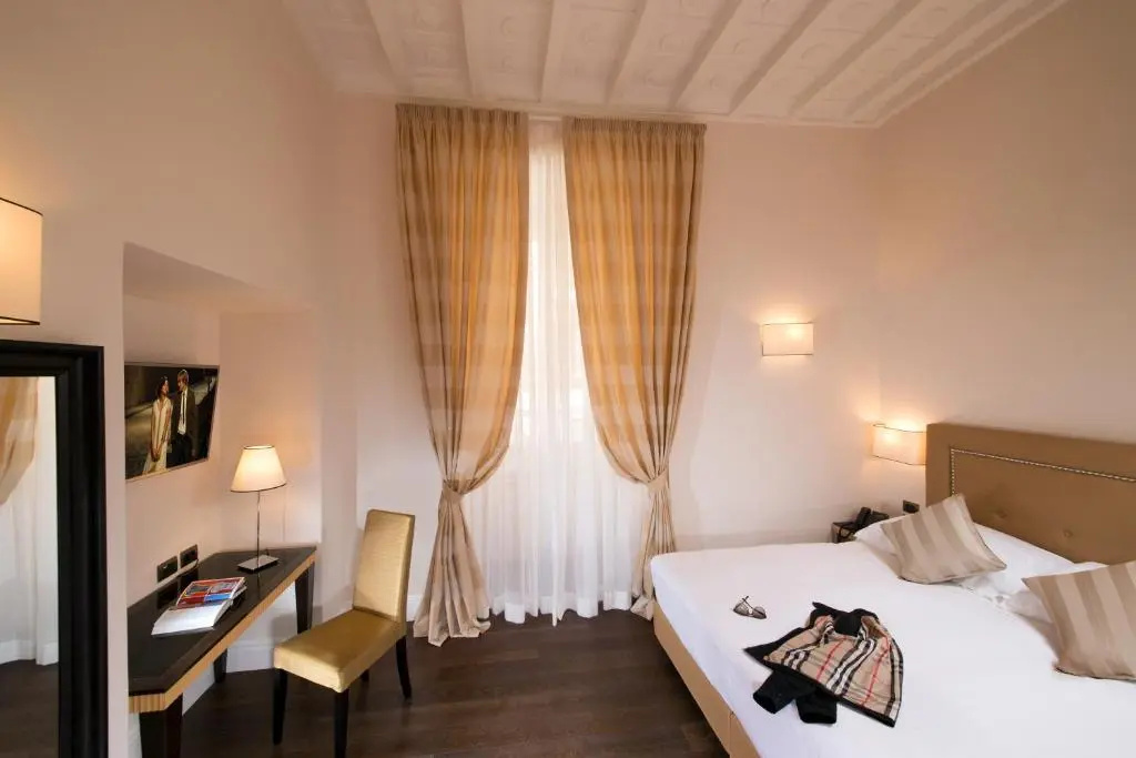 Double room (full double bed)