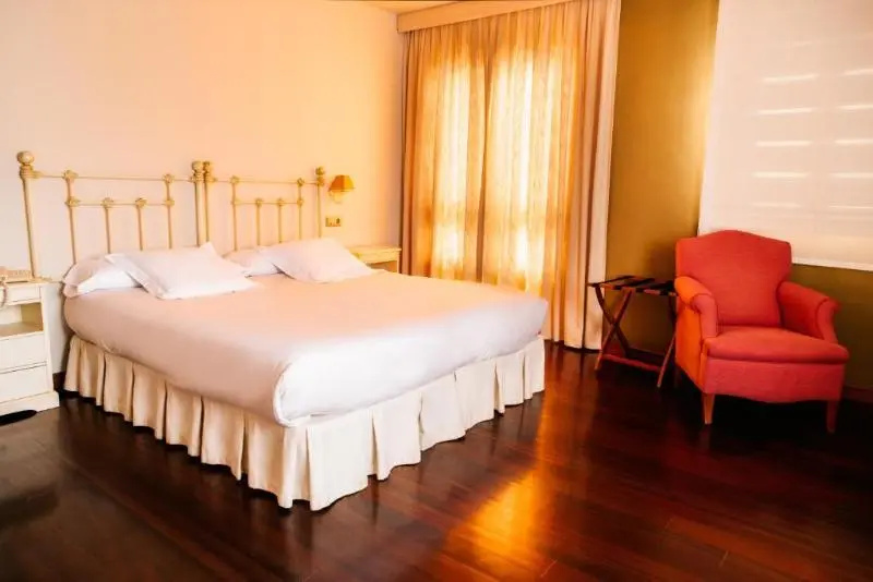 Standard Double room with balcony (full double bed)