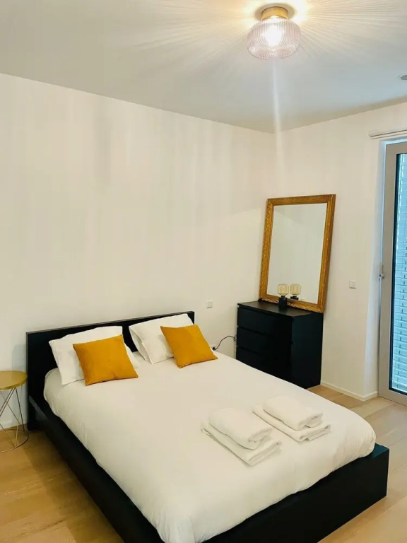Large 1 bedroom -Center terrace parking
