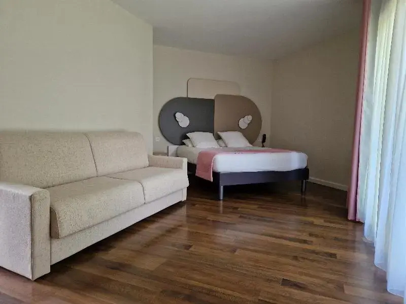 Standard Quadruple Family room