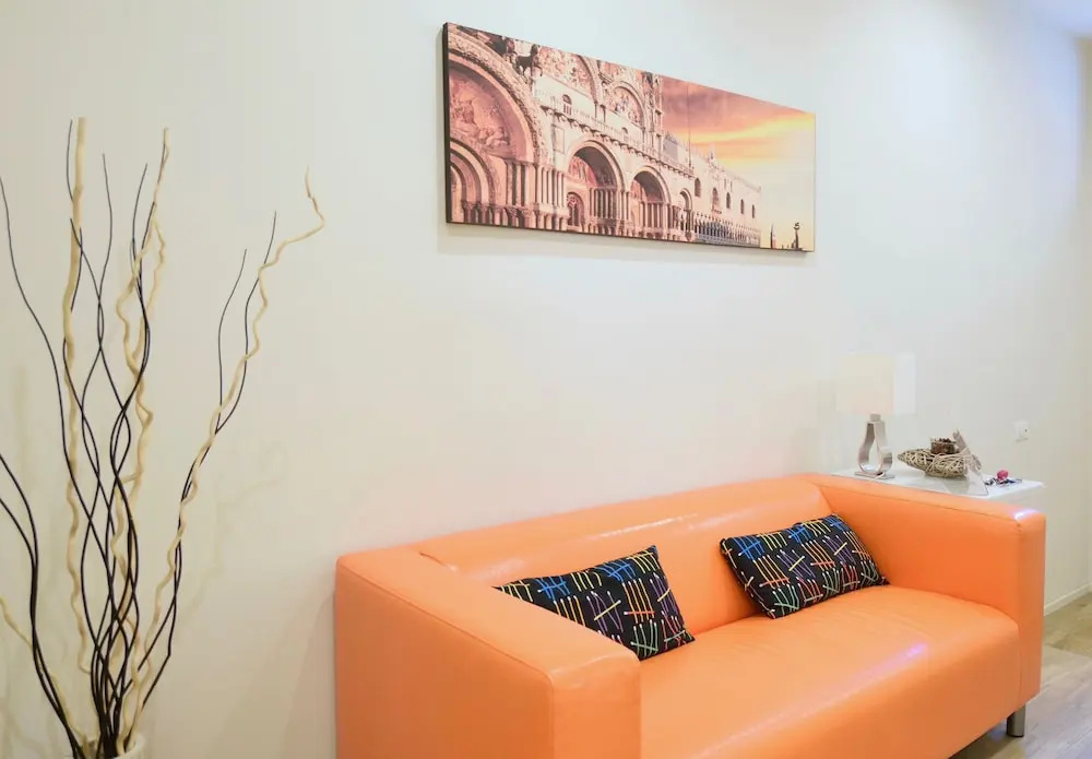 2 Bedrooms Apartment