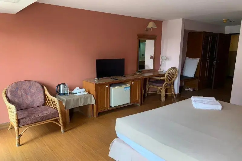 Deluxe Double room with balcony (full double bed)