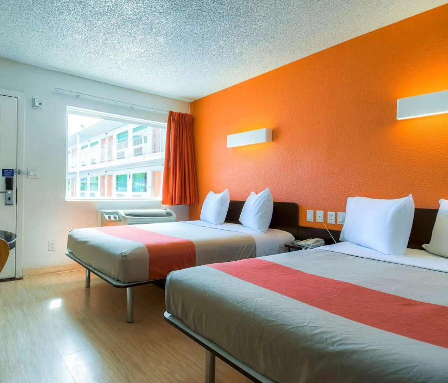 Отель Studio 6 Suites Las Vegas, NV – Tropicana в Парадайзе