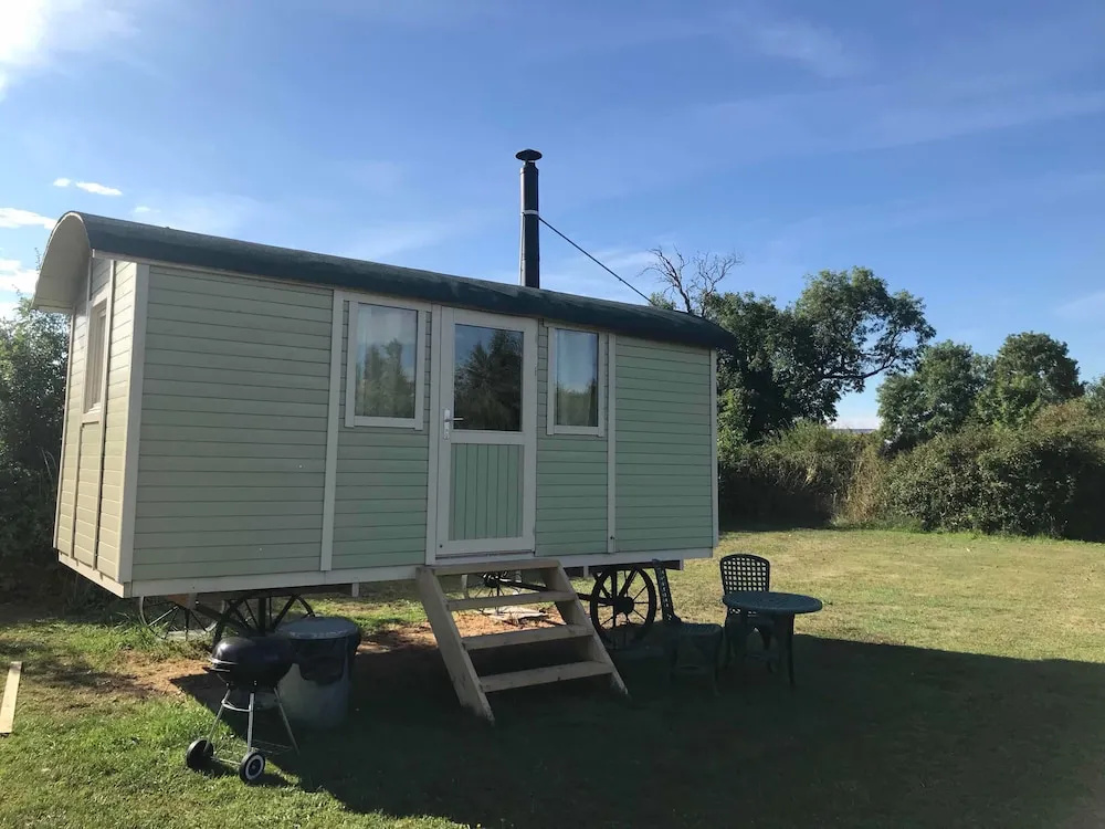 Elton Barn Fishery & Retreat