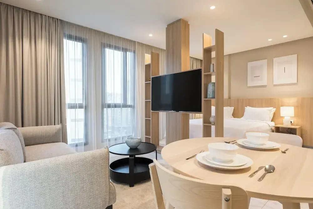 Deluxe Double Suite (full double bed)
