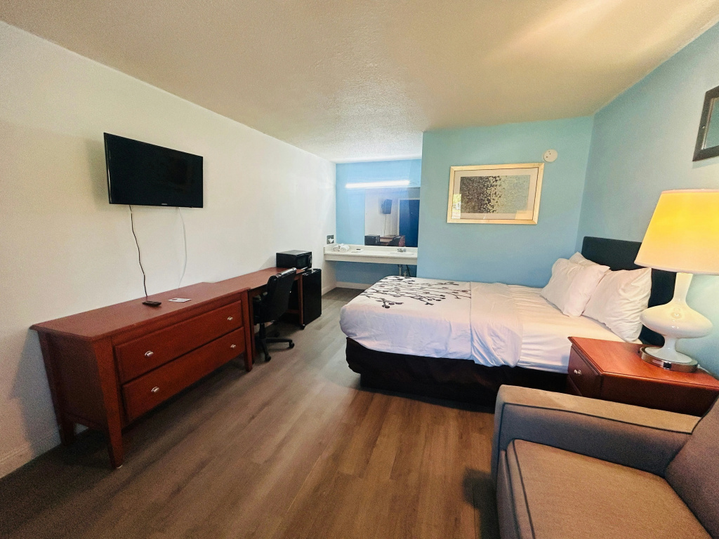Oak Tree Inn — 5