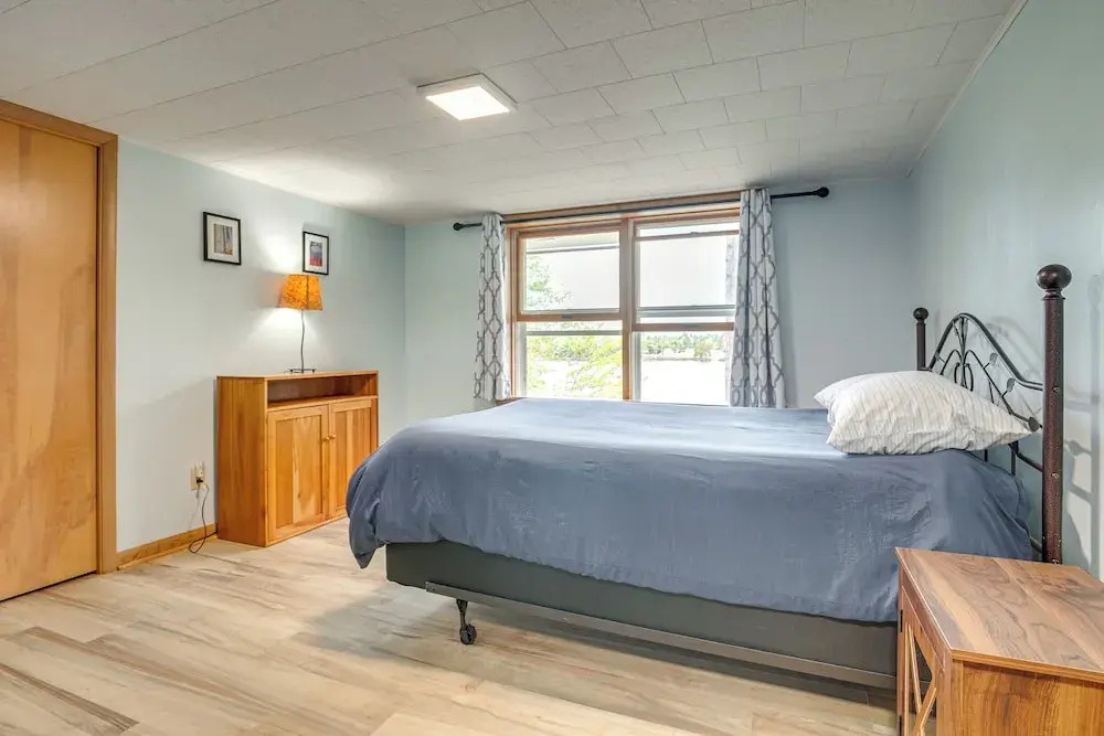 Lakefront Home w/ Fire Pit in Eagle River — фото 6