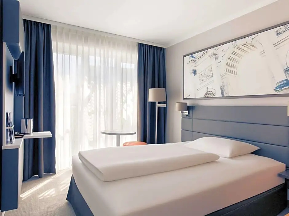 Standard Double room with city view (full double bed)