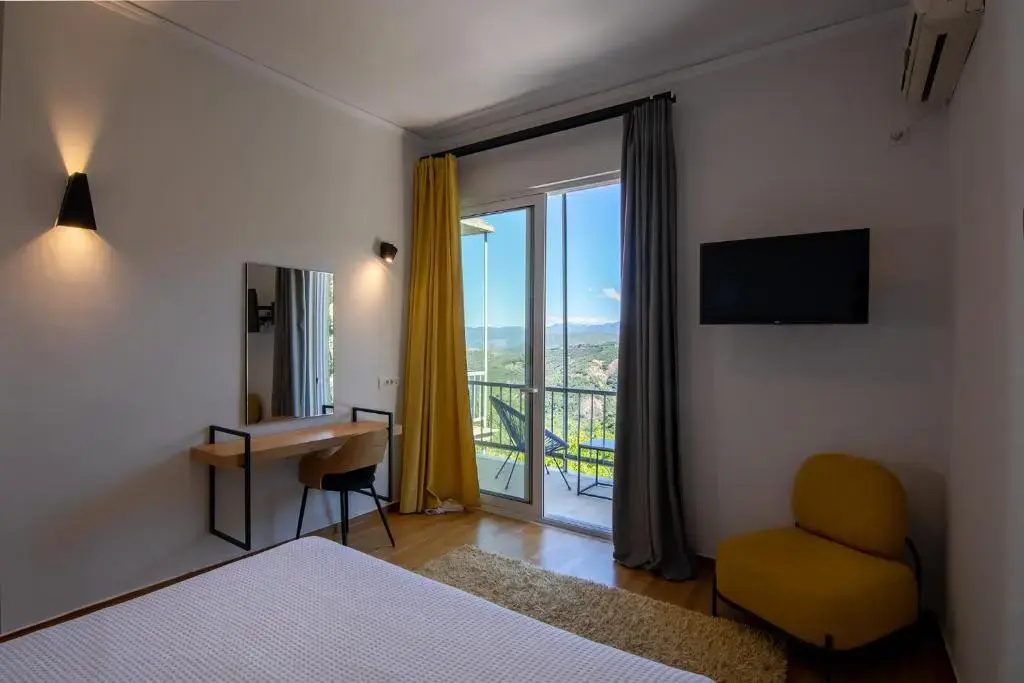 Superior Double Suite full double bed