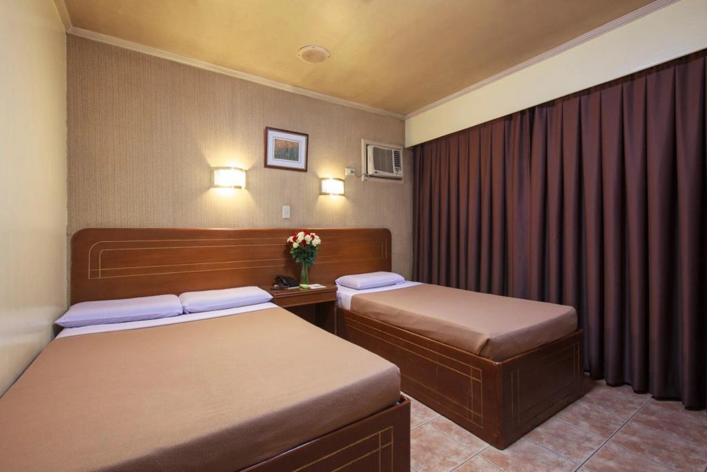 Paladin Hotel — 5