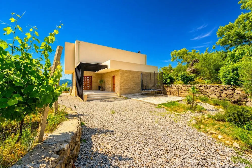 Pool Villa Luxoria Trebesin