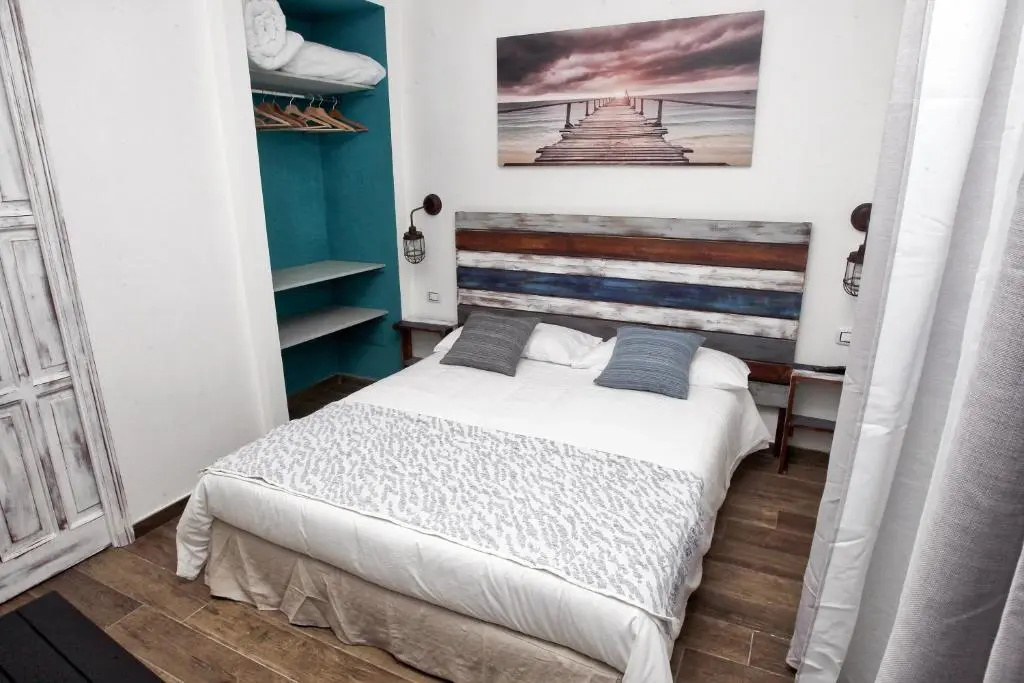 Deluxe Double room (full double bed)
