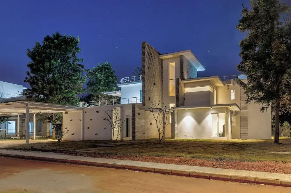 Royal County Villa by Stayjade