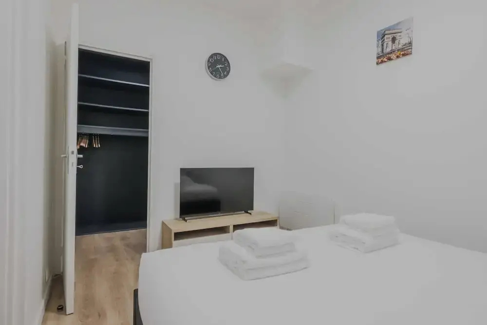 Modern Apartment - 2br/6p- Levallois-perret — фото