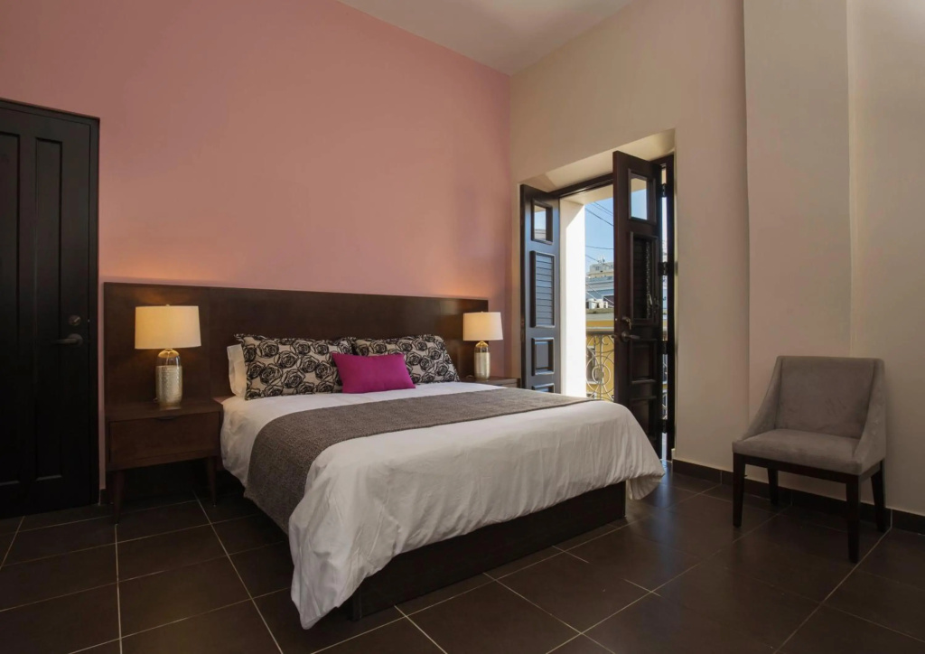 Decanter Hotel — 2
