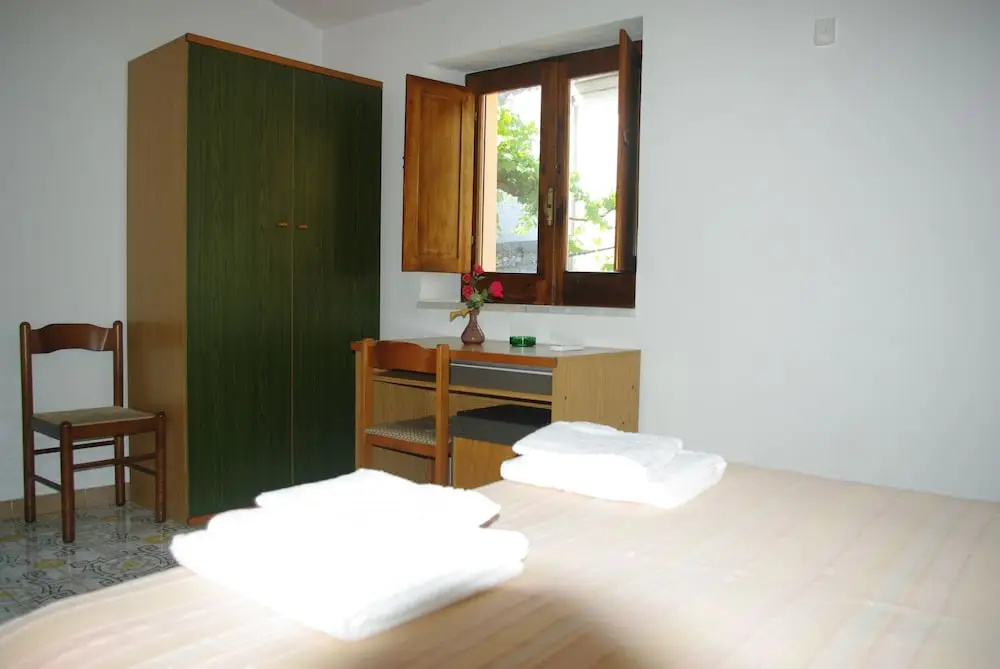 Classic Double room (full double bed)