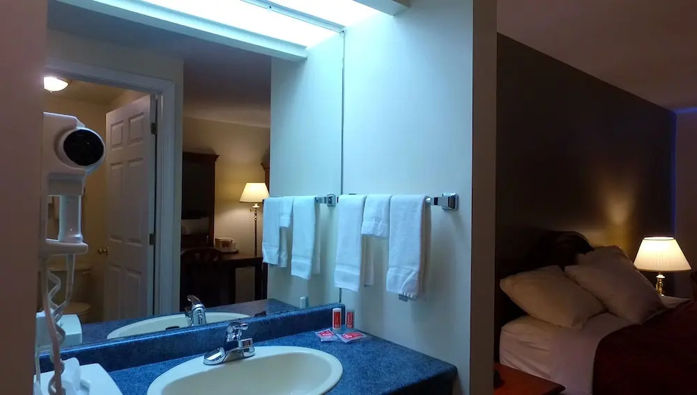 Standard Double room with bay view (full double bed)