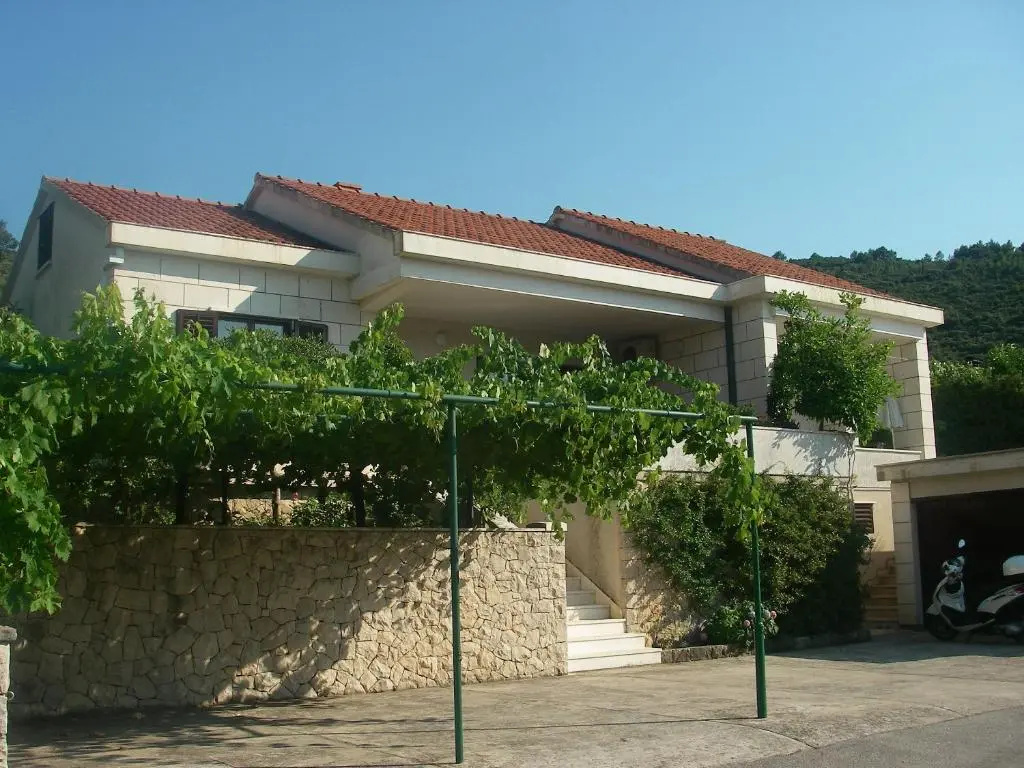 2 Bedrooms Apartment with sea view