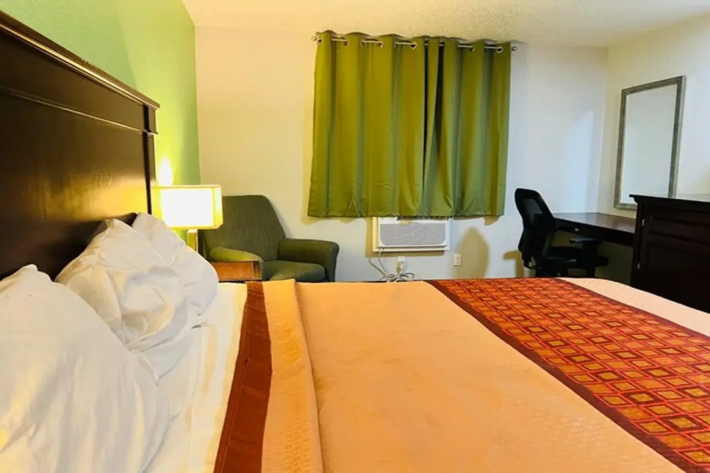 Super 8 Lansing — фото 2