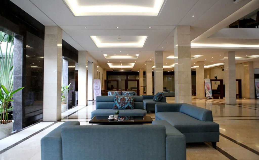 Lobby & Reception