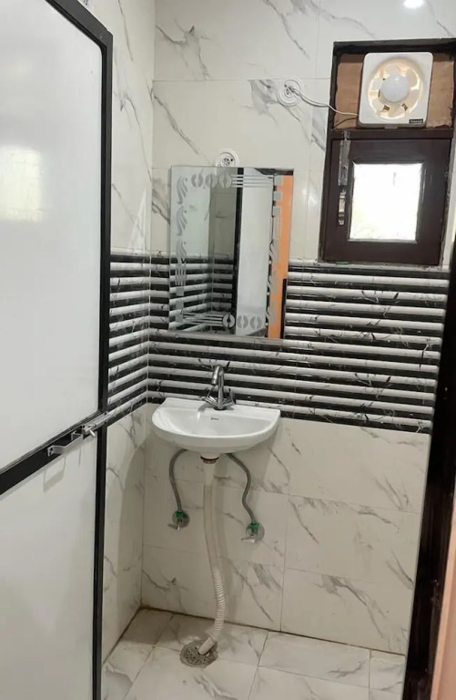 Двухместный номер Deluxe двуспальная кровать в Roomshala 123 Happy Homes Saket