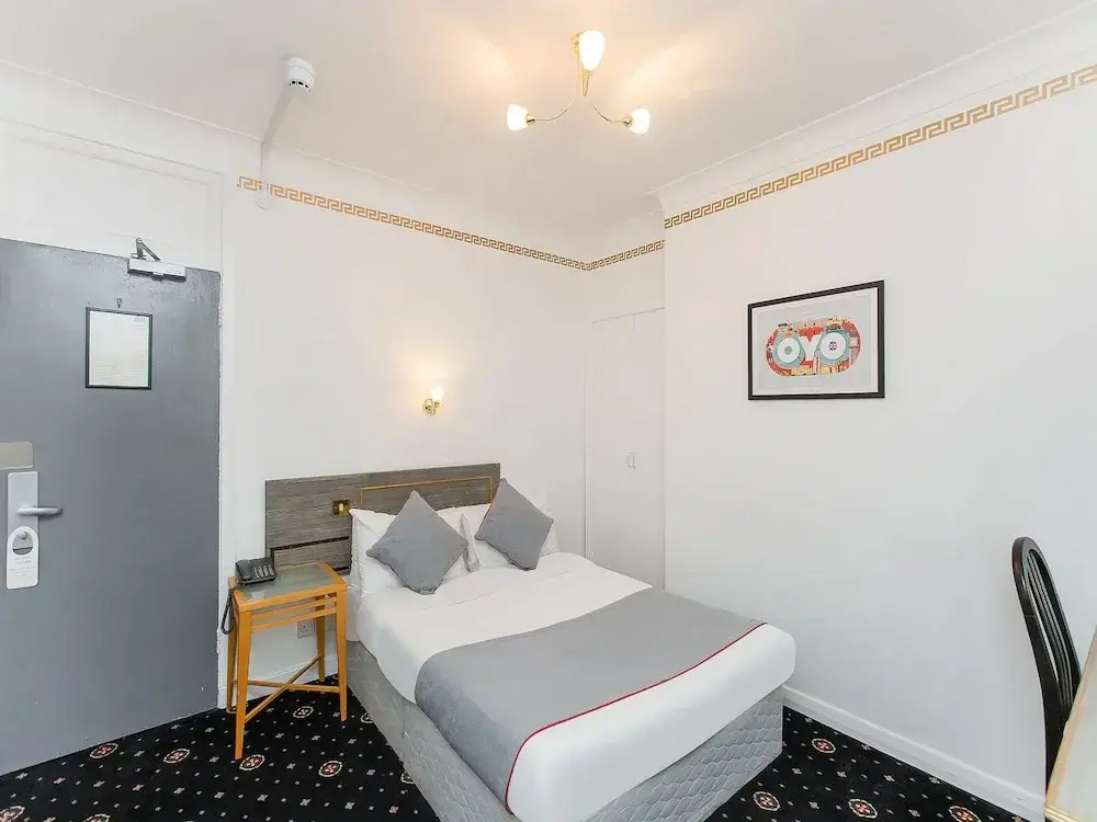 OYO Stade Court Hotel - Chambres