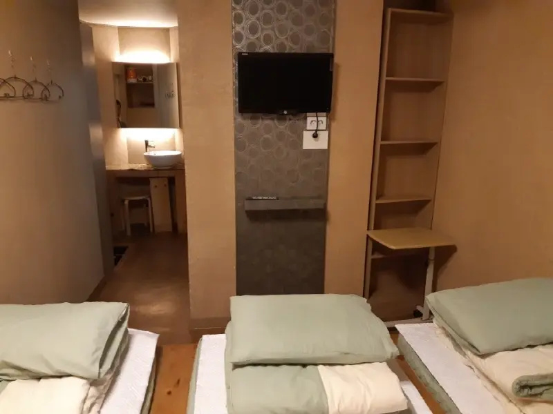 Standard Triple room