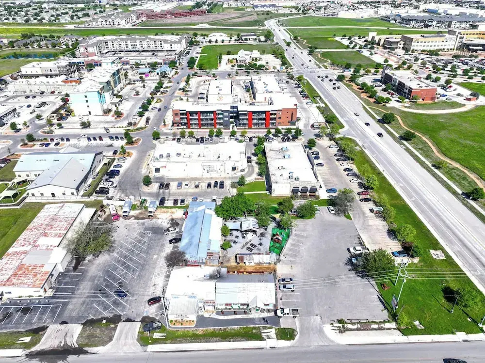 Chic Condo Minutes to Downtown, Gruene, & More