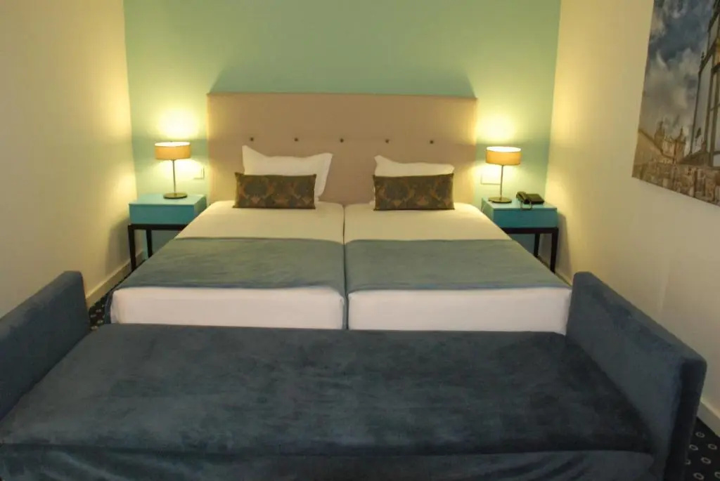 Triple room