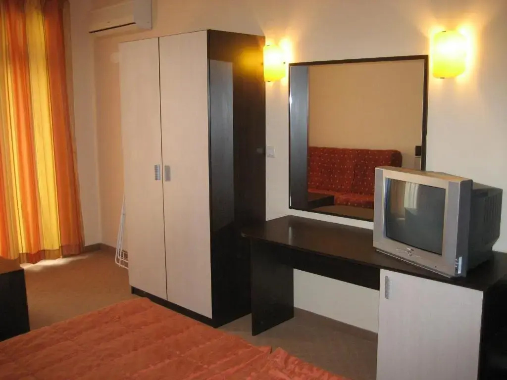 Standard Double room with partial sea view (full double bed)