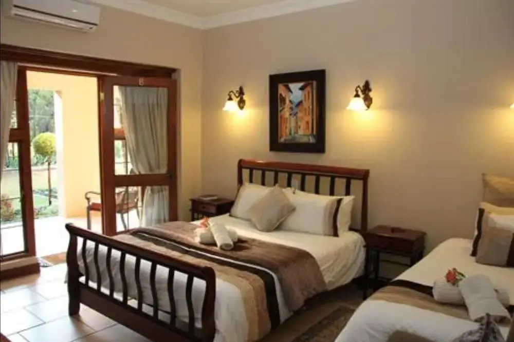 Deluxe Double room with garden view full double bed