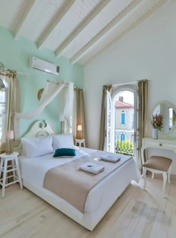 Double Suite (full double bed)