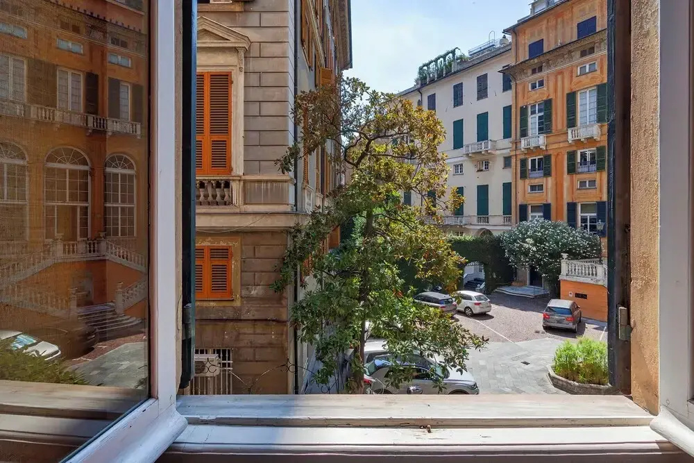 La finestra sul cortile di Via Roma by Wonderful Italy