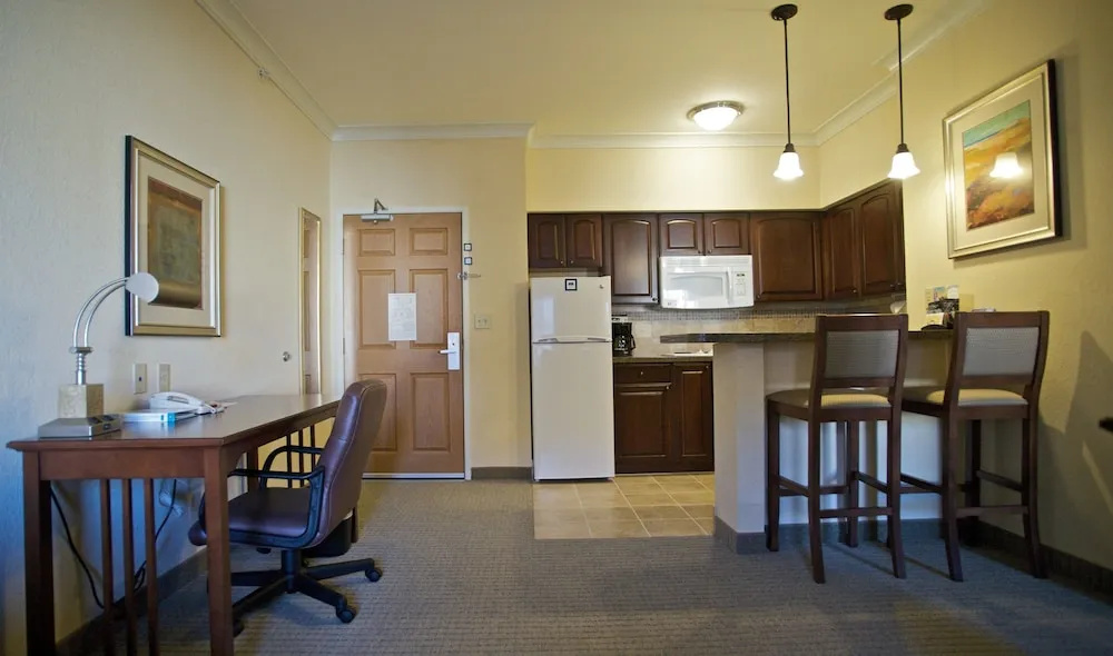 Staybridge Suites San Antonio Sea World by IHG - Chambres
